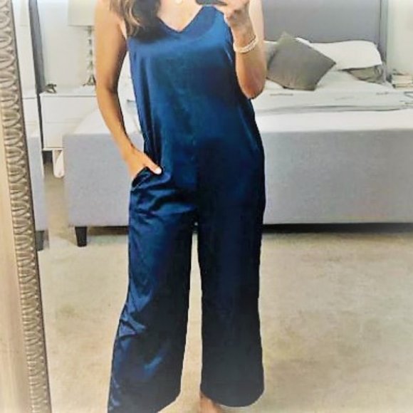 Luxurious *NWT* Navy Satin Jumpsuit XS - Picture 5 of 16